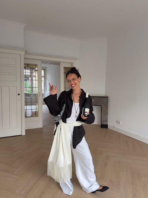 OFFICIALLY A HOUSE OWNER BABY 🏠⭐️🗝️🧡

Waaahhhh zo veel zin in dit nieuwe avontuur!! 🥹 Het is hier wat rustiger omdat ik druk bezig ben met mijn verhuizing naar Den Haag. Een eigen plekje voor mijn meisje en ik, lekker dichtbij zee. Mega grote stap uit m’n comfortzone. Maar het kunnen kopen van dit specifieke huis in deze stad is absoluut een antwoord op gebed, so all we can do is TRUST IN GOD and give Him all the glory 🙏🏽.