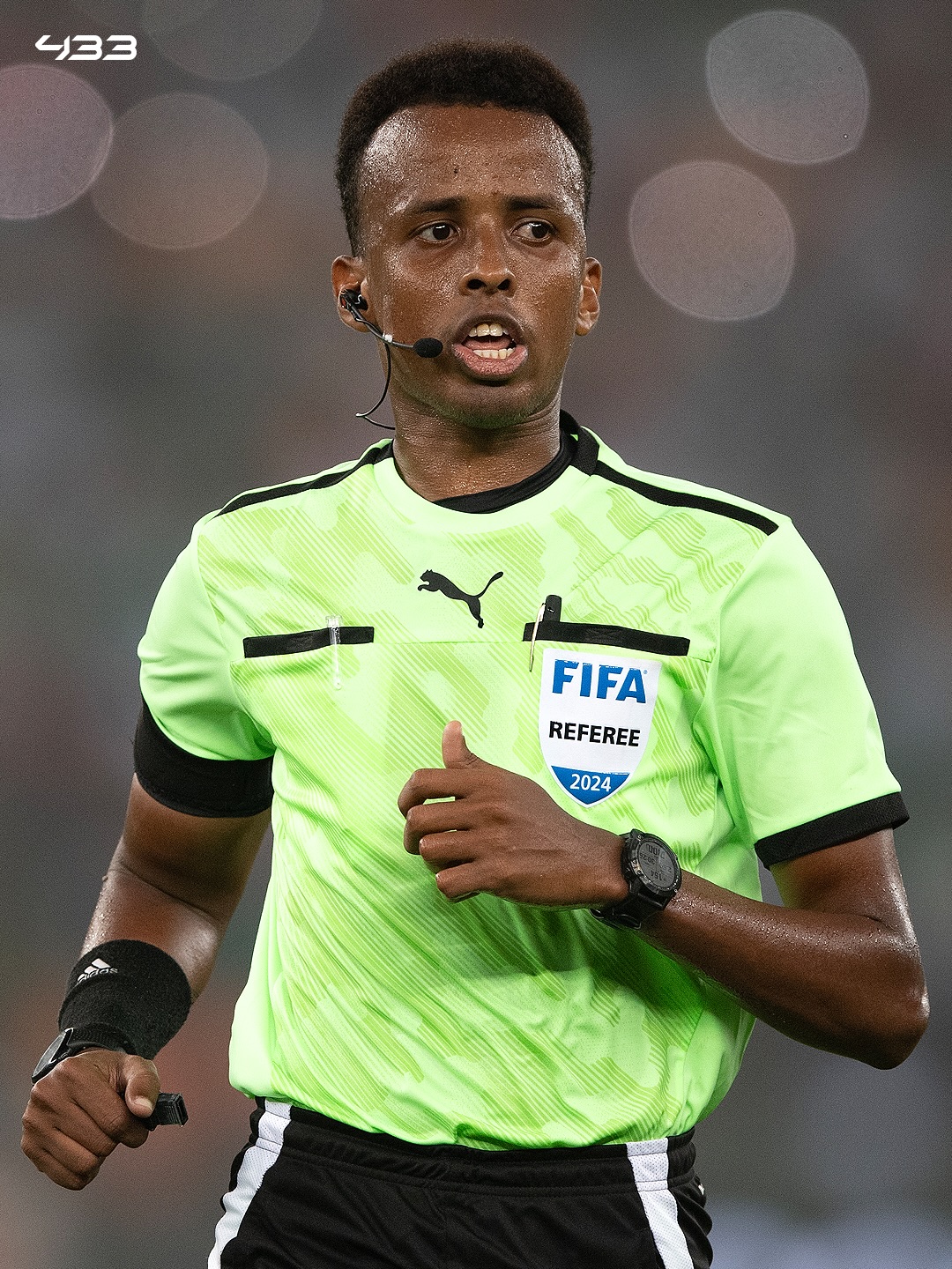 🚨 𝐎𝐅𝐅𝐈𝐂𝐈𝐀𝐋: Somali referee Omar Artan will officiate Super Cup Final match between PSG and Aston Villa in Salzburg. 🏆

He is the first-ever referee from Somalia to officiate a UEFA final. 🇸🇴👏