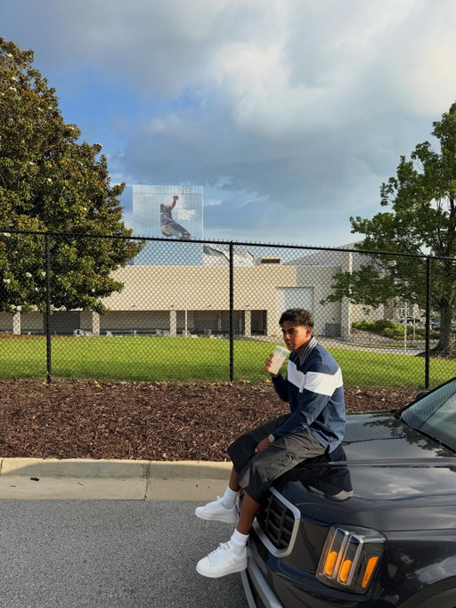 //Ly”