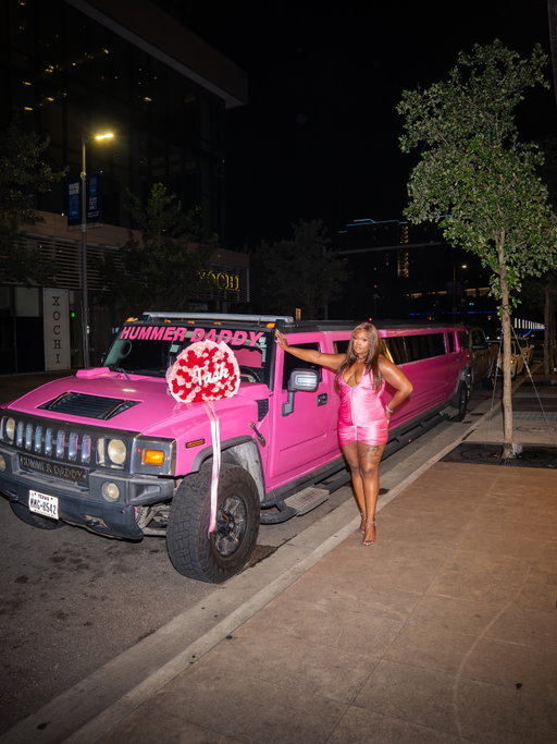 b̶l̶a̶c̶k̶ t̶r̶u̶c̶k̶, Pink limo for ya birthday 2️⃣9️⃣🩷