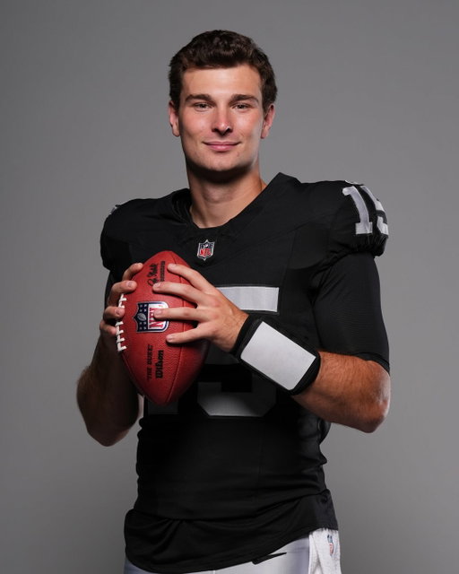 Headshots for the new job ✅ @fernandomendoza 

📸: Chris Unger/NFL