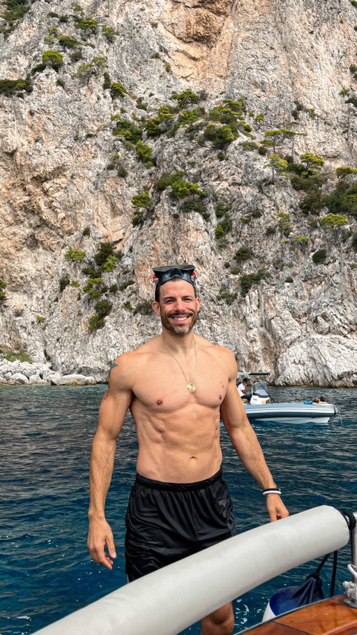 Nothing is more humbling than Positano’s stairs 🥵

She said: “Relaxing”
My calves have entered the chat: “😂🤣😆”

If you know, you know 💪

Follow @travelling.and.love if you love to travel (and have ptsd from these stairs)

Marriage humor, Travel couple, Husband and wife travel, Relationship humor, Funny marriage moments, Couples who travel, Travel humor, Vacation reality, Married life, Travel couple goals, Positano Italy, Amalfi Coast Italy, Positano stairs, Italy travel, Italy vacation, Carrying luggage in Positano, Couple travel struggles, Travel memes, Marriage memes, Adventure couple goals #positano #positanoitaly #amalficoast #travelcouple #funnycouples
