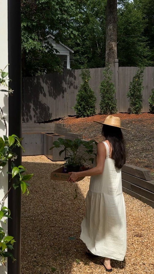 #VeradekPartner this is for everyone who wants a garden but isn’t quite ready for a full build out - organic veggies, but simple and beautiful !! 

We used 3 Corten Steel planters from @veradek. These were my favorite standing planter option since they weather into a beautiful patina over time. It just felt very natural back here (and hides this retaining wall we hope to replace). 

Comment “Planters” and I’ll send you a link to everything we used for this set up. 

#myveradek #reimagineoutdoors #organicgarden #backyardgarden