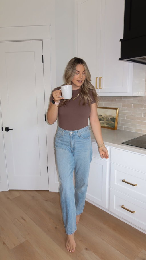Current focus: finding realistic ways to support myself through busy days 🤎 Between mom life, work, and the constant mental juggling, I’m all about wellness habits that feel simple and sustainable.

@tryauri functional mushroom gummies have become part of our routine and I love that they’re made to support things like focus, mental clarity, sustained energy, brain function, and overall wellness.

And yes the girls now have their own gummies too and make sure gummy time is not forgotten around here 😂

Anything that makes busy life feel a little smoother? I’m here for it! 

#Ad #auripartner