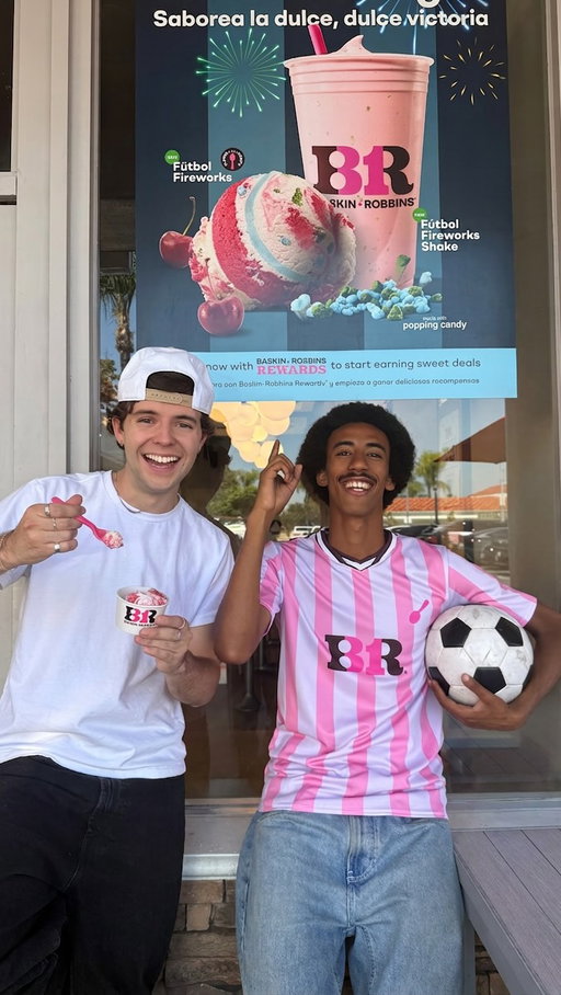 I tried the new @baskinrobbins Flavor of the Month, Fútbol Fireworks! ⚽️🧨 #baskinrobbinspartner #ad