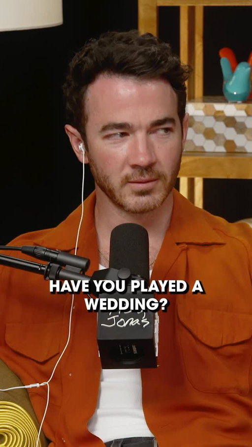 Will the @jonasbrothers book another wedding after this incident?? 💍👰‍♀️