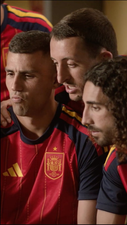 Este torneo lo jugamos todos 🔥 Google Gemini, la selección española de fútbol y los fans de la Roja. Juntos damos mucho juego ⚽️