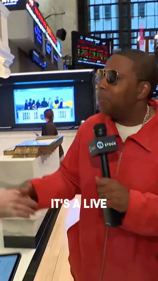The great @kenanthompson stopped by the @nyse floor to launch his new mobile puzzle game, Orange Pop with all original voiceover from Kenan & Kel. 

Orange Pop is now available on all mobile platform!