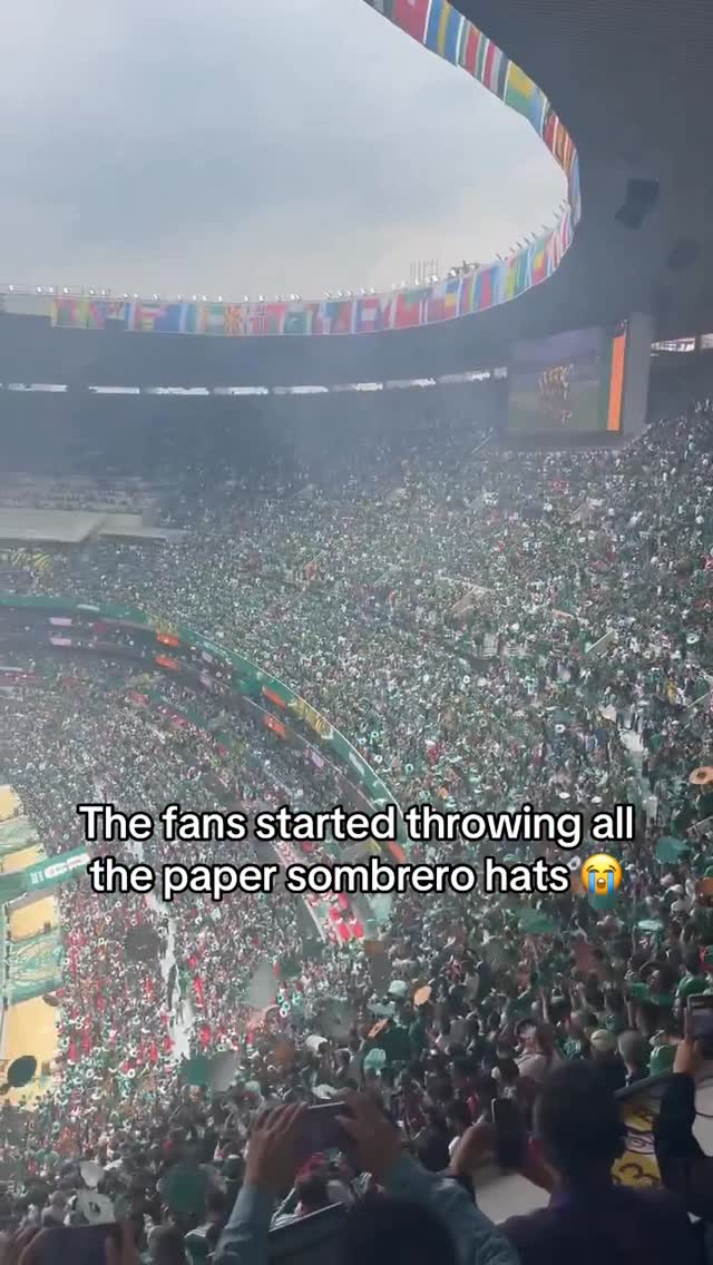 The crowd for Mexico’s opening match of the World Cup 🔥 (via @lizzybecherano)