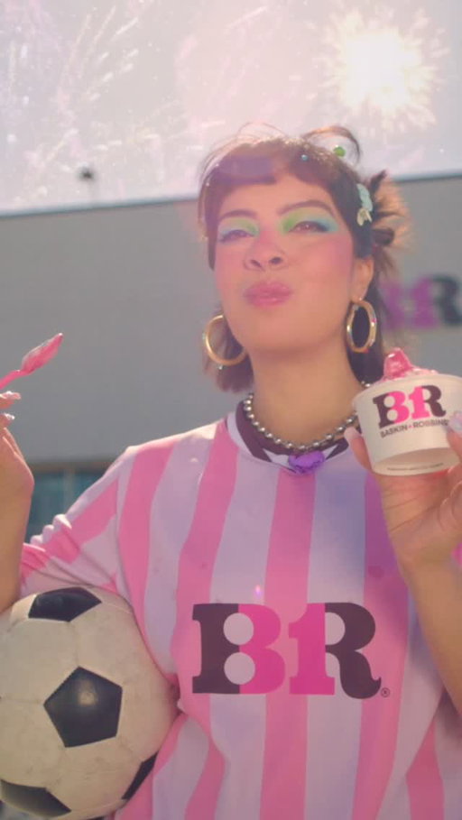 Guys, did I eat? Loving the new June flavor of the month Fútbol Fireworks at @baskinrobbins #baskinrobbinspartner #ad