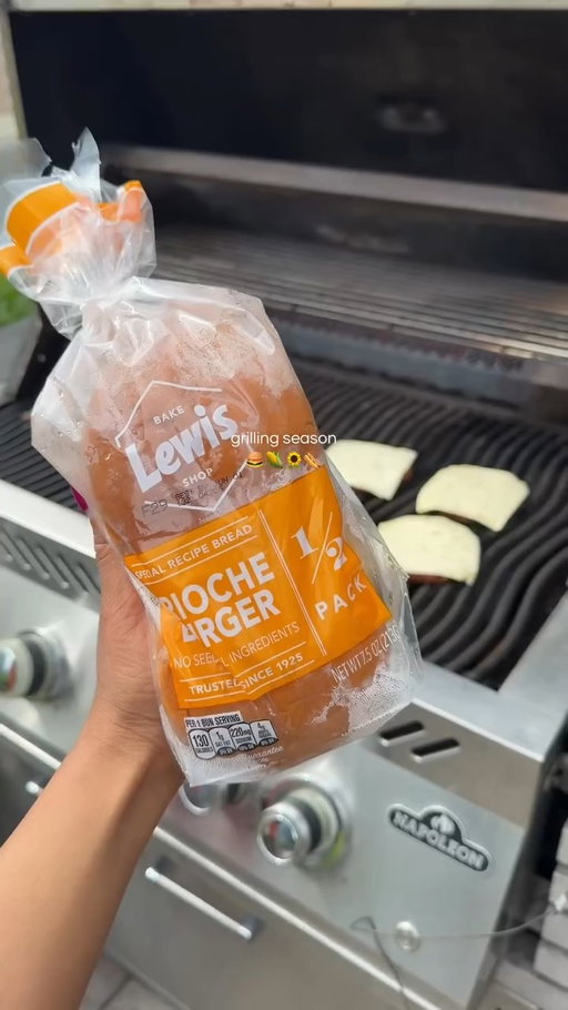 Have you tried our new Better Way Protein Burger and Hot Dog buns?  Find them at a store near you and enjoy protein-packed grill outs all summer long 🍔