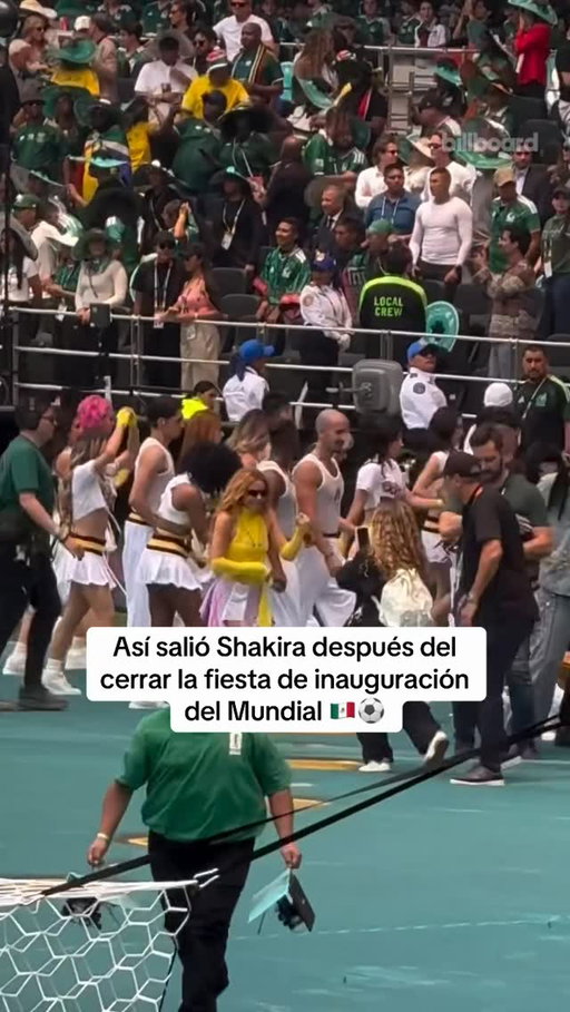 Bailando y feliz salió @shakira de la cancha y del escenario de la gran fiesta de inauguración de la Copa Mundial de la Fifa 2026 en el estadio de México. 🇲🇽🔥🇨🇴