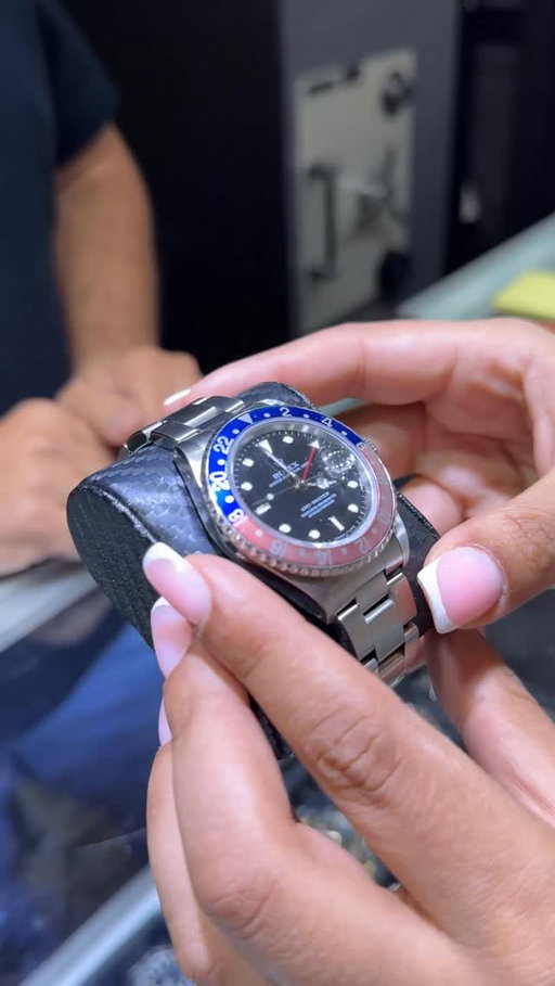 Going on a SHOPPING SPREE for tomorrow’s MEGALIVE🤑 Comment “VVS” in the section below to receive a link to register for tomorrow’s MEGALIVE!

#rolex #watchaddict #watchlover #luxury #entrepreneur