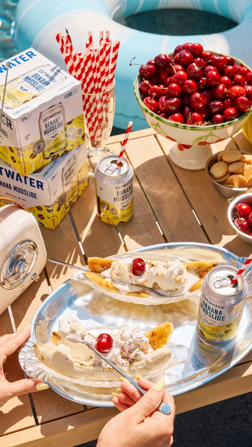 #ad The only thing that could make the NEW @cutwaterspirits Banana Mudslide even better? Turning it into boozy ice cream perfect for the summer. 🍌🍨

And if we’re making boozy banana ice cream, we’re obviously turning it into a banana split. 

Comment BANANA and I’ll send you the full recipe + banana split breakdown. 🍒
