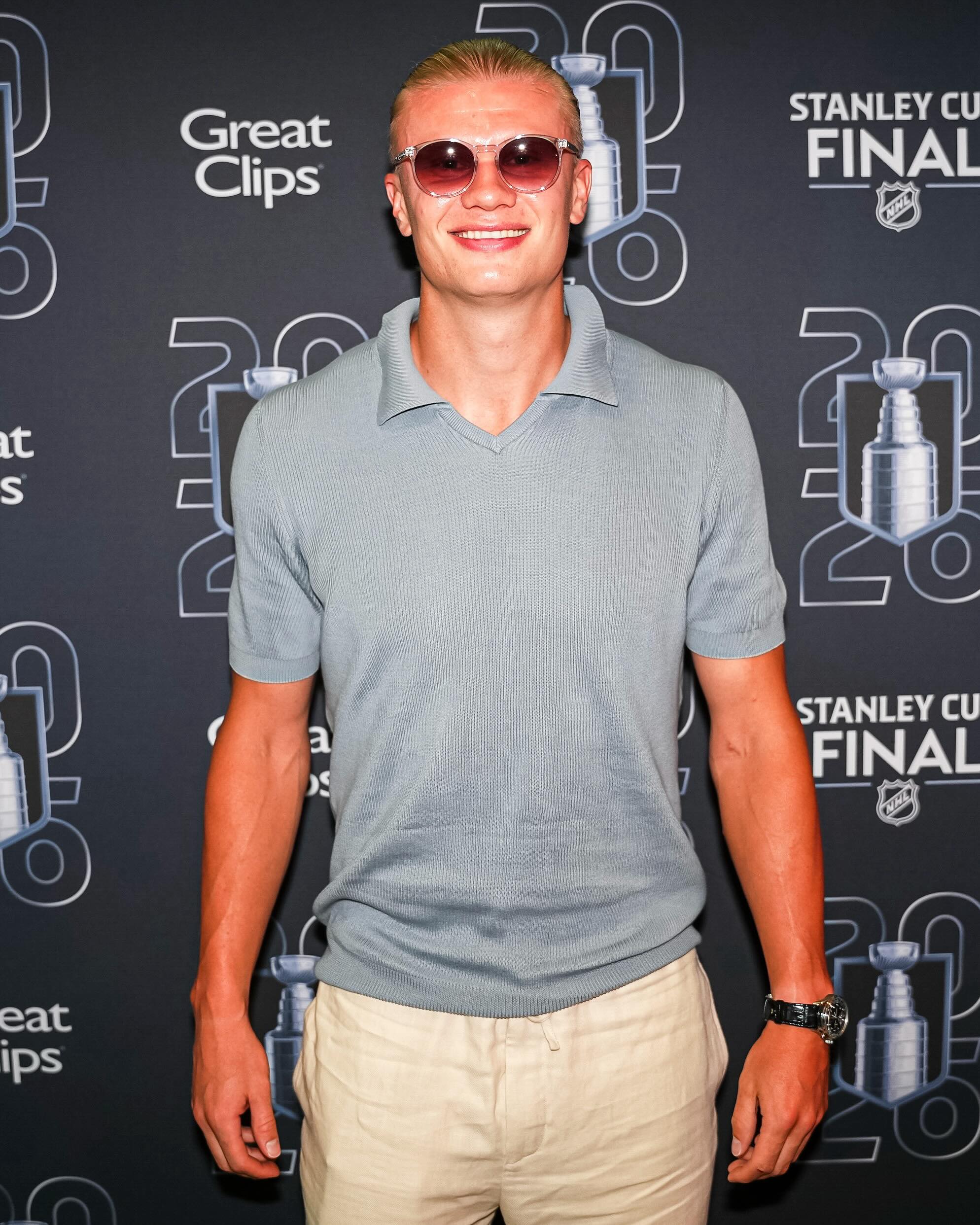 GREATNESS IS IN THE HOUSE ⚽️

@mancity and herrelandslaget striker Erling Haaland (@erling) is in attendance for Game 5 of the #StanleyCup Final!