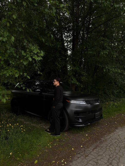 Dear Bruce…. 🦇 

Absolutely gorgeous speced Range Rover Sport Autobiography! @jlrlangley