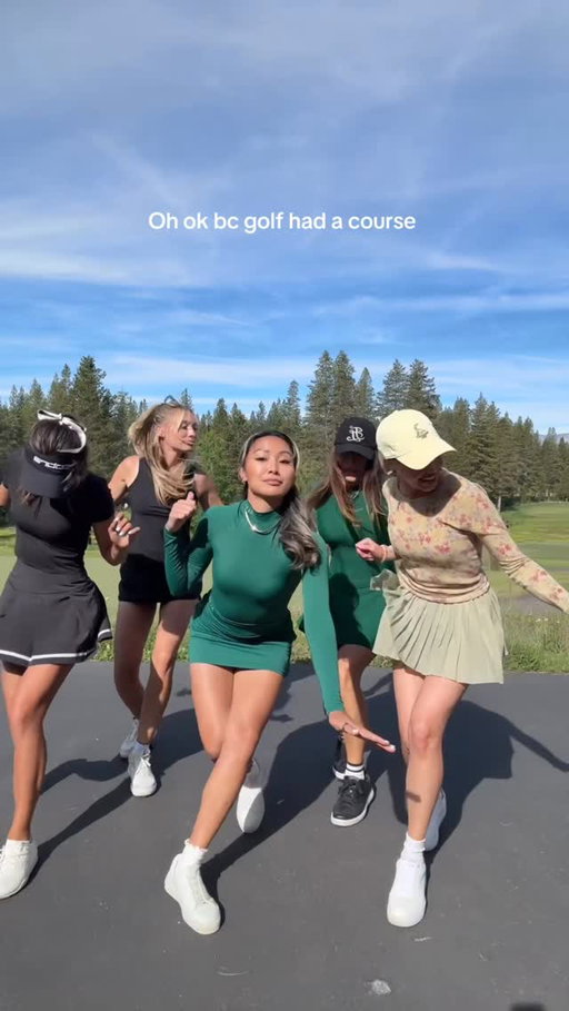I think we know a thing or two about golf 🙂‍↔️⛳️👯‍♀️ @peoplesleaguegolf