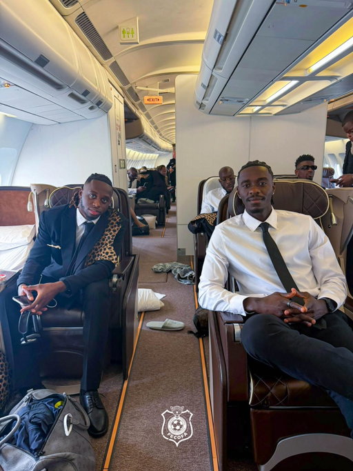 📷 Retour sur l'arrivée des nos Léopards 🐆 sur le sol américain. 

52 ans d'attente résumés en un seul objectif, faire vibrer la République Démocratique du Congo sur le toit du monde. 

Portons haut notre drapeau 🇨🇩, L'histoire s'écrit maintenant.

#RoadToWorldCup #FecofaRdc