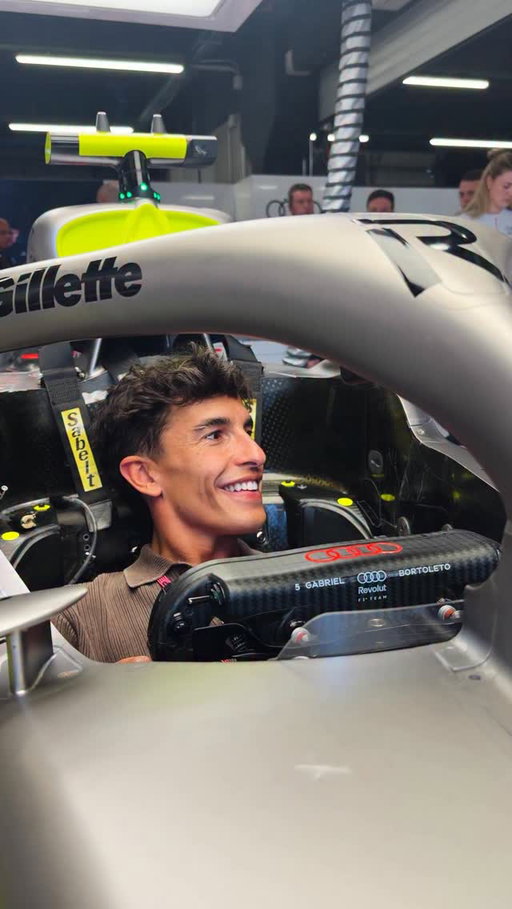 POV: You get surprised by @marcmarquez93 , a nine-time world champion, who speaks the same language of speed as you. ⚡️

#ARF1 #Barcelona