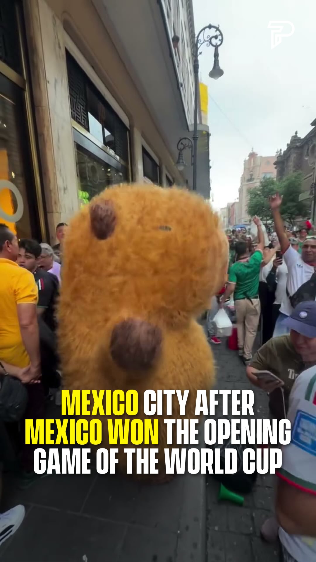 This is downtown Mexico City minutes after the final whistle. Mexico is the first nation in history to host three World Cups, and this one is the first on home soil since 1986, a forty year wait that looks exactly like this.

(Via @waleedmaoed)

#worldcup #mexico