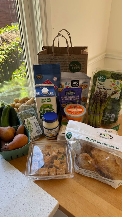 here’s everything I made with my @wholefoodscanada grocery haul🧺  #ad

night one: sesame tofu with quick-packet rice and edamame
night two: rotisserie chicken with asparagus potato salad
night three: dilly chicken salad sandwiches with dates
night four: roasted zucchini soup with spiced chickpeas
breakfast: cinnamon overnight oats with pears and walnuts
snacks: pretzel chips, popcorn, hummus and sparkling water

rate my snacks👀👀

ib @caileeeeats