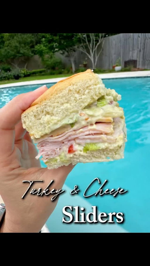 These sliders disappeared faster than the sunscreen 

The secret? A fresh lettuce slaw made with chopped lettuce, tomatoes, extra ripe avocado, garlic salt, and submarine dressing, that takes these sliders to the next level.
Layer it all on sweet Hawaiian rolls with your favorite turkey and cheese, slice each one individually, bag them up, and you’re ready to go!
Save this recipe for your next summer adventure! ☀️🌊🏖️

#fyp #easyrecipes