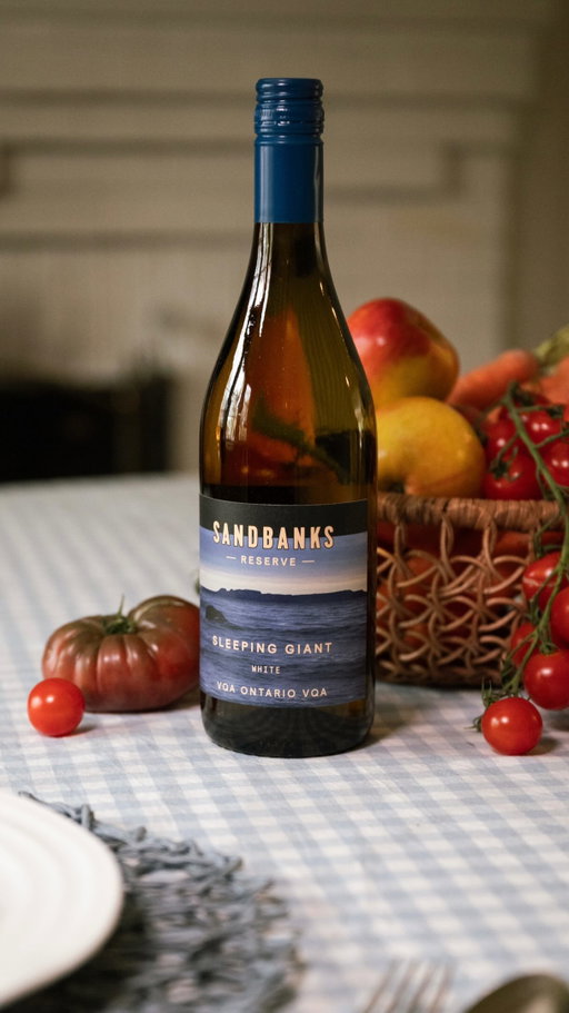 It’s finally here: our Sleeping Giant White ☀️

🍋 Loads of fresh and zesty citrus carry through on the palate into a crisp finish.

Now available at our winery boutique, online, and at LCBO and Wine Rack 

#sandbankswinery #pecwinery #princeedwardcountywine #newwine #ontariowine