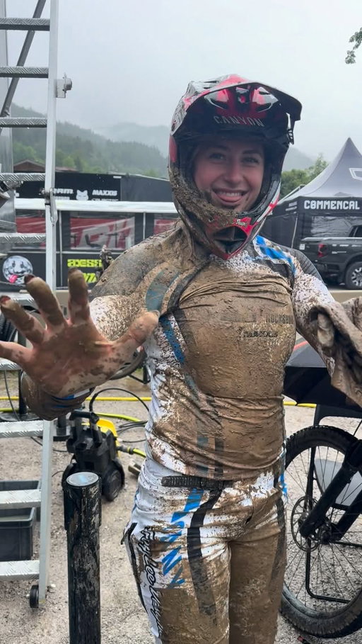 @alethaostgaard decided she didn’t like the blue and white colourway @tld_bike 😆

#CanyonBikes #MTB