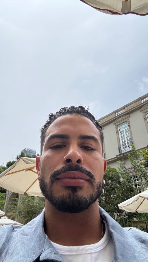 y es viernes y el cuerpo lo sabe y comenzó la FIFA y este weekend es el Puerto Rican Day Parade🦗🦟🦗🦟🦗 NO Time to be sad🤪

#latino #hispanic #carlosecalderon #vibes #puertorico