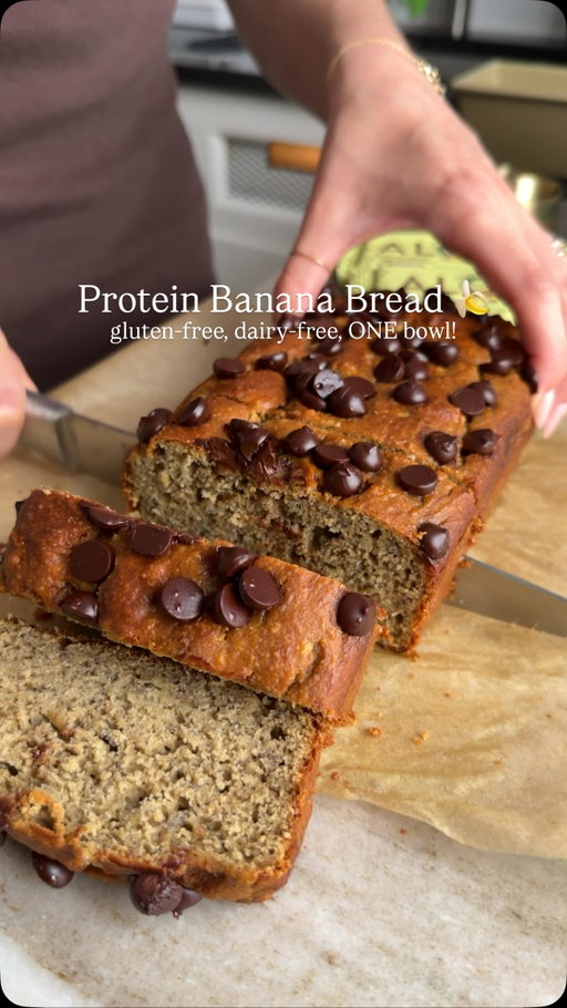 comment “PROTEIN” and I’ll DM you this recipe! 🍌 

CHOCOLATE CHIP PROTEIN BANANA BREAD with over 10g protein per slice! in celebration of the relaunch of Aloha’s Banana Bread Chocolate Chip protein bars. 😍 it’s super easy to make, in just ONE BOWL & totally gluten-free + dairy-free. bake a loaf today, trust me when I tell ya you’re gonna LOVE it!

comment “PROTEIN” or “RECIPE” and I’ll send you the full recipe. you can also head to samdoesherbest.com to find it!

and if you still can’t find it, type “sam does her best protein banana “bread into google and it’ll be the first result to pop up!

https://samdoesherbest.com/protein-banana-bread/

#alohamoment #proteinrecipes #proteindesserts #healthydesserts #proteinsnacks