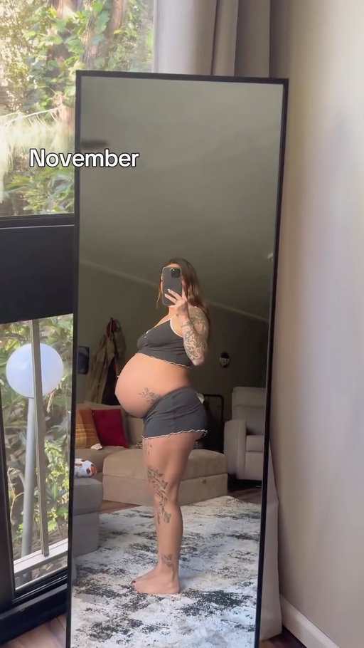 Postpartum transformation 🙂‍↕️

(Nov. I was pregnant btw lol) 

#dfyne #fitmom #gymtok #momtok #postpartumfitnessjourney