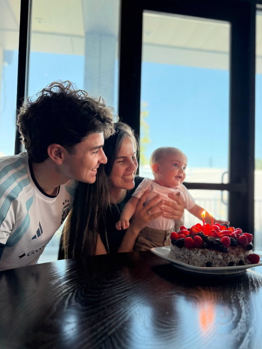 La mejor compañera, la mejor mamá y la misma persona increíble de la que me enamoré.

Gracias por tanto amor, tanta paciencia y por hacer que nuestras vidas sean mejor cada día.

FELIZ CUMPLEAÑOS MI AMOR

Te amamos 🤍

👶🏻🐾🕷️
