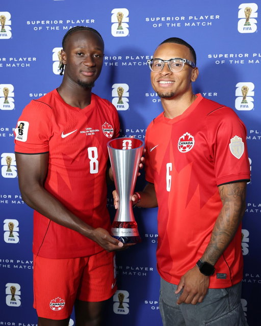 Check out @de6rasse presenting the Superior Player of the Match trophy in Toronto. We love to see it 👏👏👏 ​⁣
⁣
#SuperiorPlayerOfTheMatch​⁣
#SuperiorIsWorthPlayingFor​⁣
#FIFAWorldCup26​