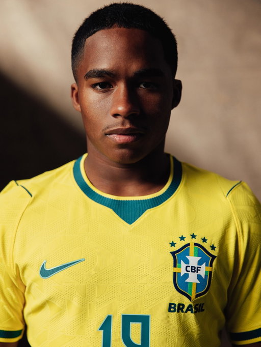 Obrigado Deus por estar sempre ao meu lado e realizar meu sonho de estar em uma Copa do Mundo. Vamos juntos, com todo o povo Brasileiro