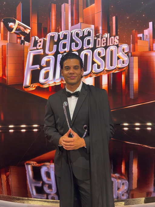 Salgo de La Casa de los Famosos con el corazón lleno de gratitud. ❤️

Primero, quiero agradecer a @telemundo @lacasadelosfamosostlmd por darme la oportunidad de ser parte de esta experiencia tan increíble. Esto fue mucho más que una competencia. Para mí fue una oportunidad para crecer, aprender, y reconectar con mis raíces.

Gracias a mi familia mis Guerreros por apoyarme, quererme y acompañarme en cada paso de este camino. Siempre seré un Guerrero de la Luz.

Y, sobre todo, gracias a mis fans, a mi familia y a cada persona que votó por mí, me apoyó, oró por mí y creyó en mí durante esta aventura. Su amor me dio fuerzas todos los días. ❤️

Entré a la casa siendo yo mismo, y salgo orgulloso de la persona que le mostré al mundo: un hombre guiado por la fe, el respeto, la humildad y la gratitud. Esta experiencia me sacó de mi zona de confort, me ayudó a crecer y me recordó que con Dios, disciplina y perseverancia, todo es posible.

A mis Guerreros: gracias por caminar conmigo. Los quiero muchísimo. ❤️

El plan de Dios es perfecto. ✨

A mis amores que hicieron todo por mi cuando yo estaba encerrado. Las quiero y las adoro @stephanie_kendoll @brenda_kendoll @ladinamitapr @michelle_1727 @teamkennyof @janlaamante ❤️🫶🏽