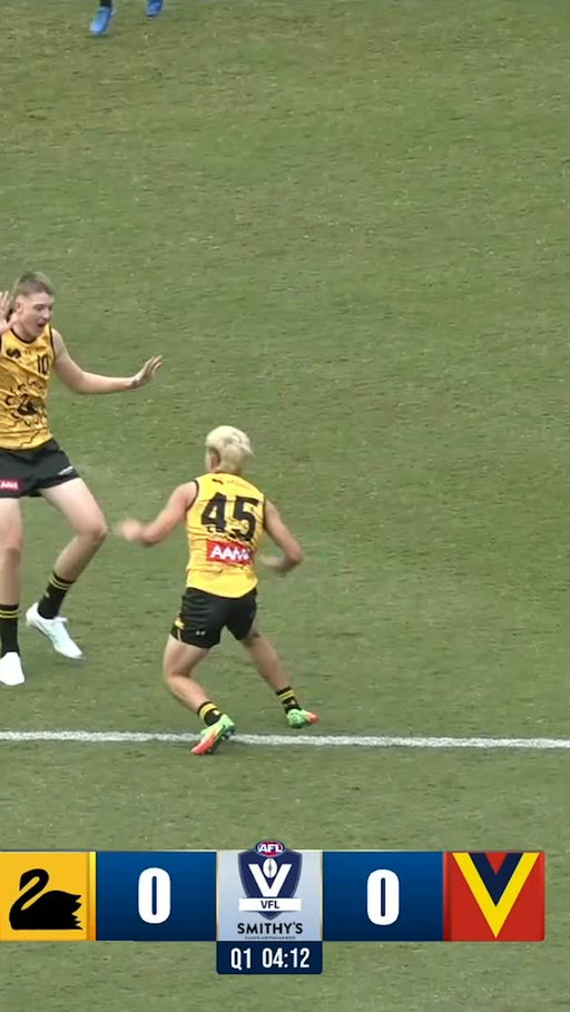 How’s the first goal of the U18 champs from @cameronmaynard_ 😳

Watch WA v SA live on the AFL Live App.