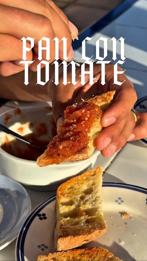 Pan con tomate 🍅

Can’t beat the classics 🤷🏻‍♂️
Best breakfast / snack. Super simple yet so umami & addictive. Lil bellota iberico & a fresh vermouth with it ?💃

Track ID: Manolo Sanlucar - El cañaveral

#spain #españa #pancontomate #tomato #snack
