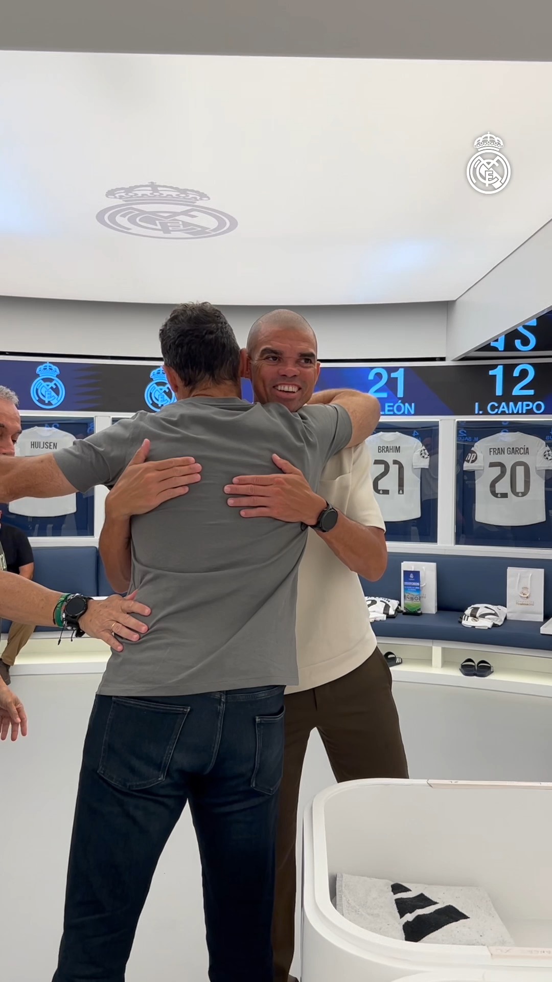 Old friends 🤝
Viejos amigos 🤍
#FundaciónRM