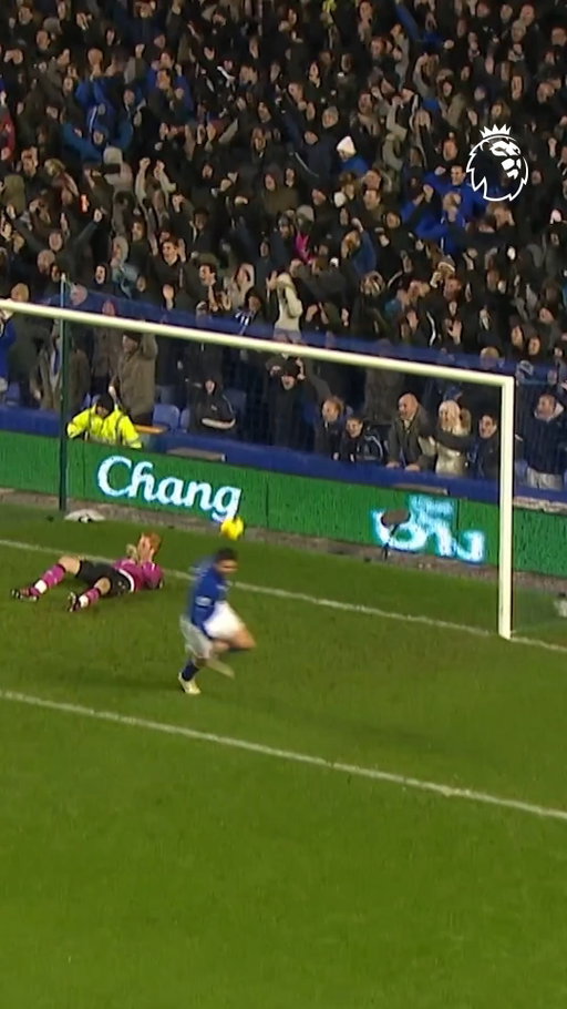 Do you remember when goalkeeper Tim Howard scored THIS goal? 🤯