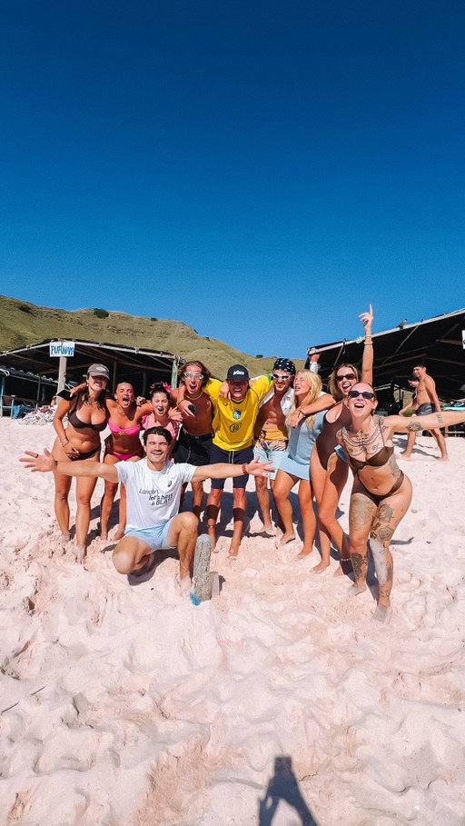 Your sign to do a trip with your friends😝 

@trutravels , @ortyfloress , @riannatravels , @mita.udayani , @travelwithhol , @meadowwaddington , @eddyrosenthal , @willglemba , @wainslie , @travelsbytristan , @onthegowithflo_ , @beachbumsyd , @shannonalxndra 

#lol #relatable #travel #friends