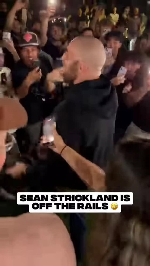 UFC fans are the best fans! ✊🏿