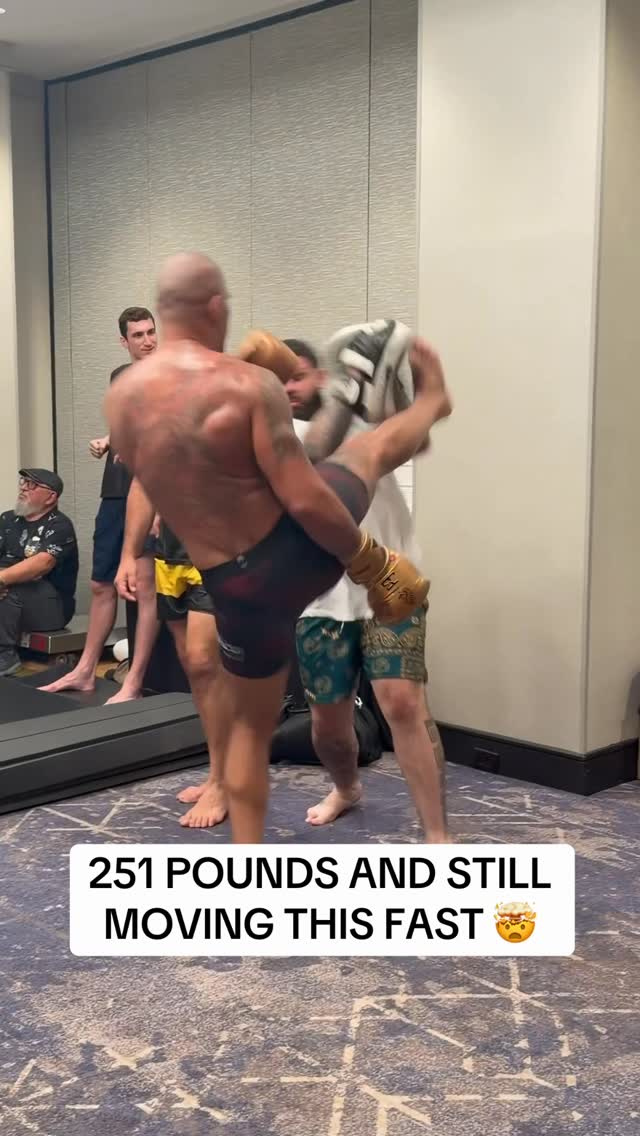 Alex Pereira looking good a day out from his heavyweight debut 💪⚡️ #UFCWhiteHouse 

(via @pliniocruzmma)
