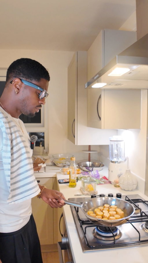 #letsmake A dinner I could eat everyday. Pan seared Sea Bass with miniature potatoes cooked in a rustic fondant style…oh and some green veggies of course 🤝🏾. All food produce is from @tesco and also I want to shout out @ikeauk because these stainless steel pans I picked up are perfect, can’t wait to cook a steak on it next🤌🏾 #dinner #dinneridea #tesco