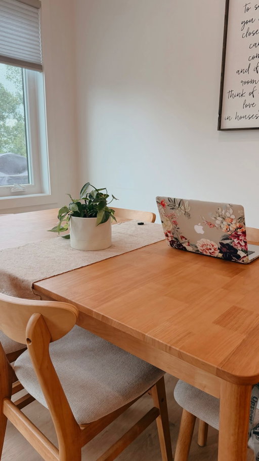 Our dining table has to work hard around here.

Breakfast, snacks, crafts, family dinners, hosting… all in the same space.

The Durra Extendable Dining Set gives us the best of both worlds. Compact for everyday life, but able to seat up to 8 when we need it. And the natural oak finish is absolutely stunning. 🤍

#gifted #motherhood #CanadianHome #SoftSeason