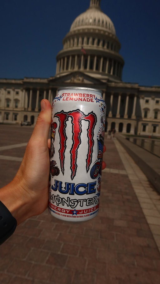 name something more American… we’ll wait 🇺🇸

#monsterenergy #ufcwhitehouse #america