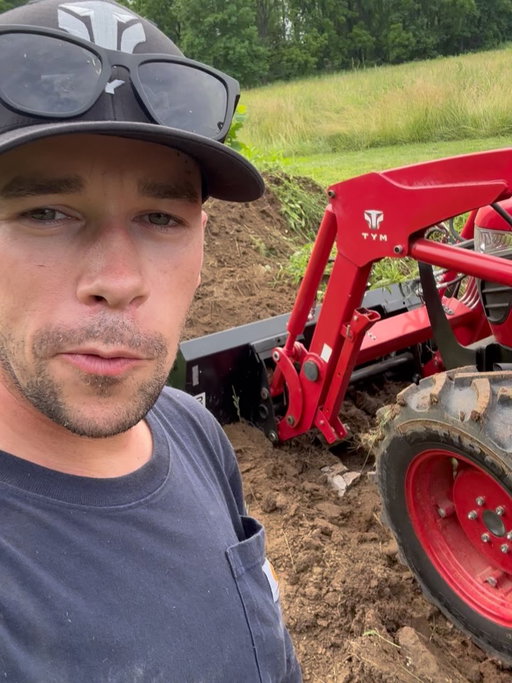 Off weekends = #TYM time

Took a barn down and sold the beams. Finally getting around to cleaning up the dirt!

@tymtractors