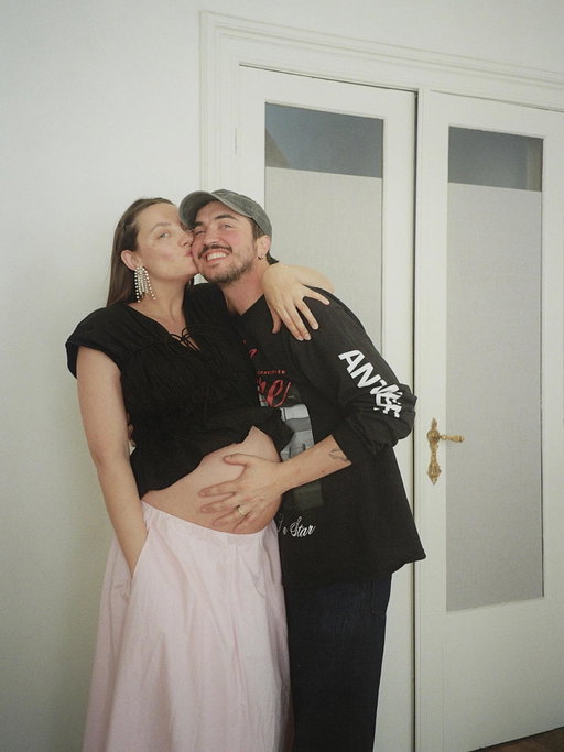 fijne vaderdag aan de liefde van mijn leven & beste baby daddy in the world @daanschepers 🩷 we love youuuu 🌙