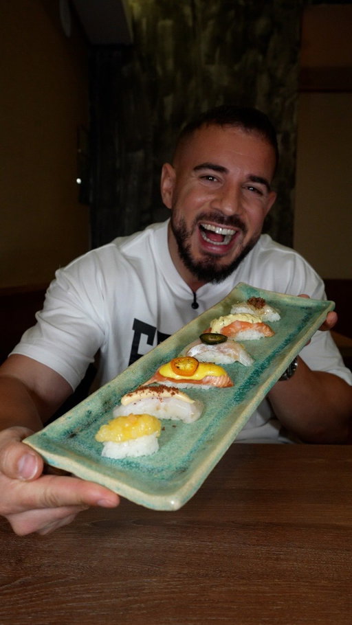 publi- El Buffet de Sushi más caro de Madrid: en pleno centro y con un nivel bestial para que comas Nigiris sin límite de los 20 tipos que disponen, nada sencillos ni parecidos a los de un buffet de 20-30, que sin desmerecerlos, estos están un paso más allá. Disponible de Lunes a Miércoles para comer y cenar en el Restaurante Ikigai de la calle Flor Baja al lado de plaza de España (ojo en la sede de Velazquez no). Cuesta 59€ por persona y como decimos los madrileños: RENTA MUCHO. Recomiendo reservar porque se va a llenar...
