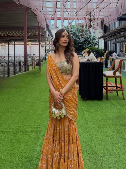 Western could never 🌻✨

Wearing @basanti_kapdeaurkoffee 
Bag @azafashions 
Jewellery @indinoorjewellery