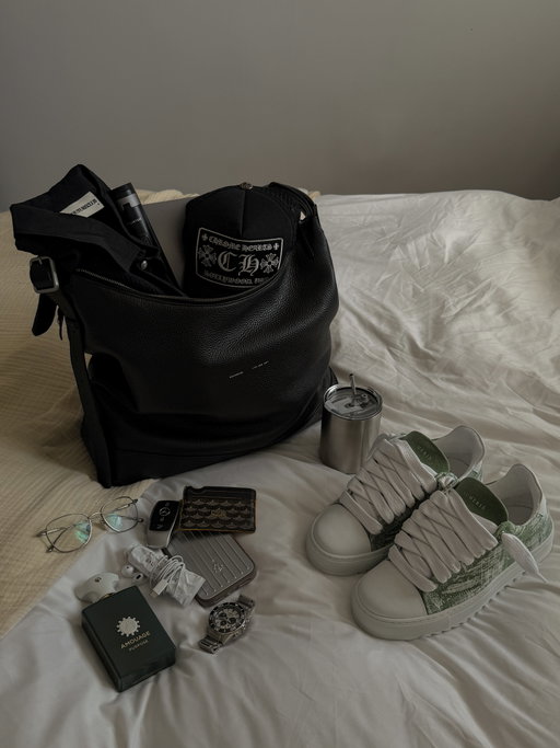 Just the essentials 💼 
•
#shoes #style #mensfashion #outfitinspo #fitspo